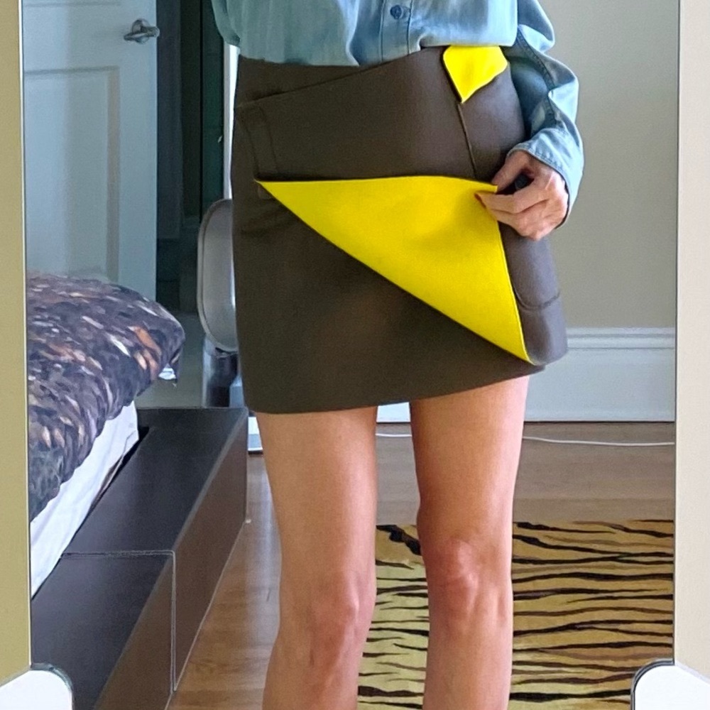 ⭐️Host pick⭐️NWT DKNY mini skirt